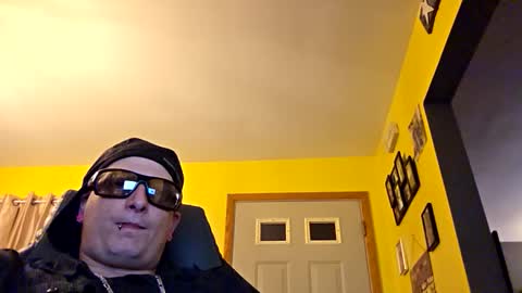 edwardaims_2please online show from October 16, 2025, 2:45 am