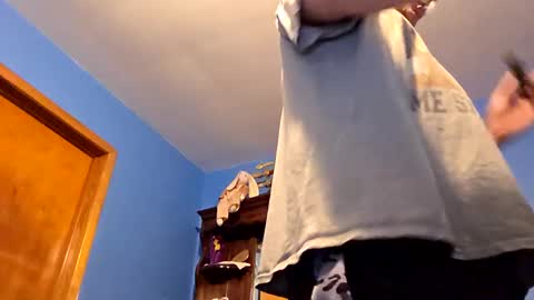 edwardaims_2please online show from November 16, 2025, 5:51 pm