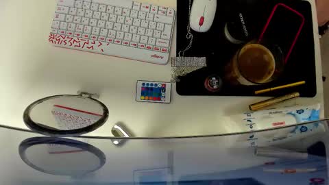 Effie Mur online show from March 3, 2026, 9:10 pm