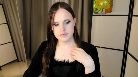 Effie Mur online show from March 19, 2026, 9:30 pm