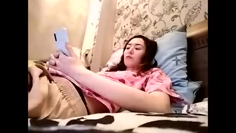 Effy online show from November 27, 2025, 2:52 pm