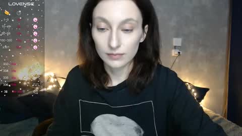 Snapshot of effy_gray chatting on March 4, 2025, 12:01 pm Anna online show from March 4, 2025, 12:01 pm