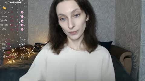 Snapshot of effy_gray chatting on October 9, 2025, 5:27 am Anna online show from October 9, 2025, 5:27 am