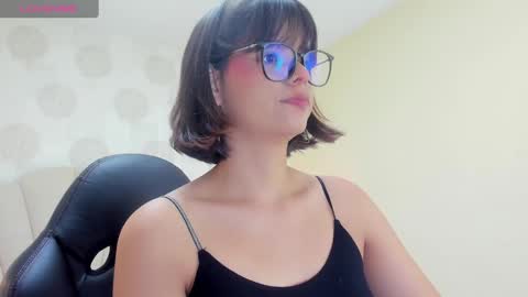 Snapshot of effystonnem chatting on December 6, 2024, 7:01 pm  E F F Y  online show from December 6, 2024, 7:01 pm