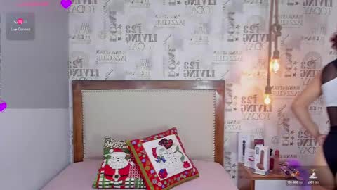 Snapshot of effystonnem chatting on December 9, 2024, 7:29 pm  E F F Y  online show from December 9, 2024, 7:29 pm