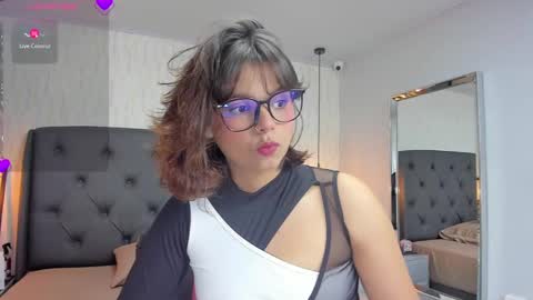 Snapshot of effystonnem chatting on February 20, 2025, 7:30 pm  E F F Y  online show from February 20, 2025, 7:30 pm