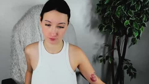 eileenmoores online show from October 1, 2025, 12:11 pm