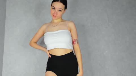 eileenmoores online show from December 1, 2025, 9:47 am