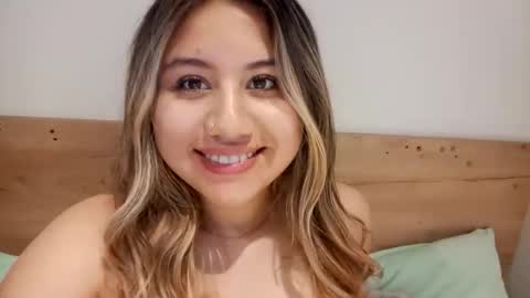 EIMY   MODEL INDEPENDENT online show from March 1, 2026, 10:34 pm