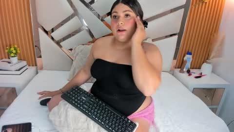 Snapshot of eimy_curvy chatting on April 16, 2026, 2:34 am Eimy online show from April 16, 2026, 2:34 am