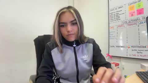 eimy_rosse18 online show from May 19, 2026, 2:23 pm
