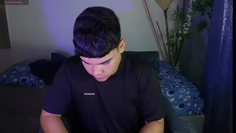 Snapshot of eithan_jonnes chatting on April 17, 2026, 9:40 pm Eithan online show from April 17, 2026, 9:40 pm