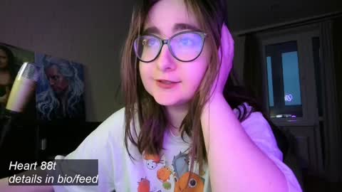 If you like it when I meow give me a thumbs up online show from February 8, 2025, 3:53 pm