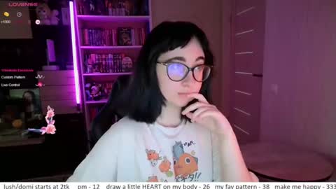 Snapshot of el_sweety chatting on July 20, 2026, 2:19 pm If you like it when I meow give me a thumbs up online show from July 20, 2026, 2:19 pm