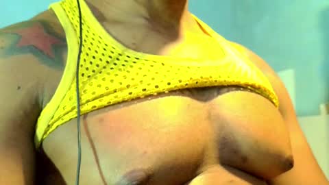 Snapshot of el_vecino_m chatting on June 8, 2026, 6:03 am el_vecino_m online show from June 8, 2026, 6:03 am