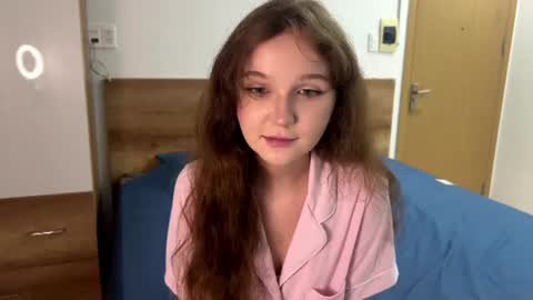 Ela online show from June 22, 2026, 6:38 pm