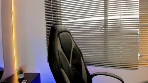 Snapshot of elaia_muller chatting on December 4, 2024, 12:03 pm Elaia online show from December 4, 2024, 12:03 pm