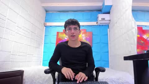 Elan Giralon online show from February 15, 2026, 9:00 pm