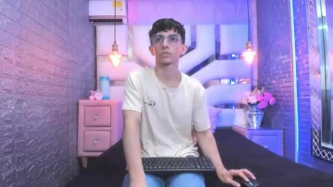 Elan Giralon online show from April 12, 2026, 9:31 pm