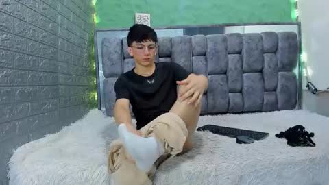 Elan Giralon online show from April 16, 2026, 11:18 pm