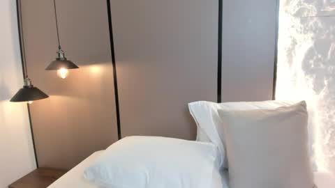 elara_bloom_ online show from April 22, 2026, 2:47 am