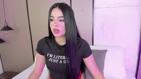 Snapshot of elara_bloom_ chatting on July 22, 2026, 2:14 am elara_bloom_ online show from July 22, 2026, 2:14 am