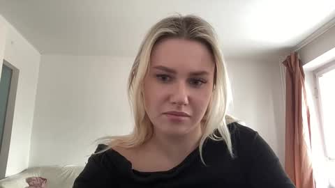 elaraluxxxe online show from February 15, 2025, 1:27 pm
