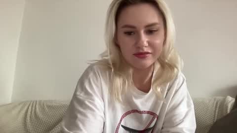elaraluxxxe online show from October 21, 2025, 9:54 am