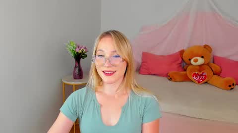 elaravoltage online show from July 11, 2026, 5:04 pm