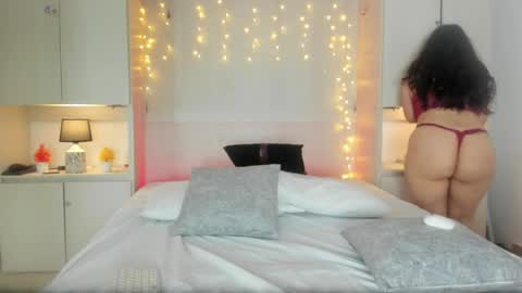 Snapshot of elarey_ chatting on April 25, 2026, 1:41 pm elarey_ online show from April 25, 2026, 1:41 pm