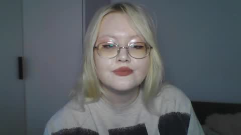elayne_sweet online show from May 19, 2026, 6:09 am