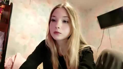 MIa online show from April 8, 2026, 9:42 am