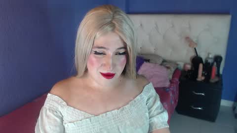 Snapshot of elektra_doll chatting on May 16, 2026, 2:19 am elektra_doll online show from May 16, 2026, 2:19 am