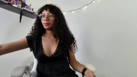 Snapshot of elektra_williams chatting on January 8, 2025, 4:44 am elektra_williams online show from January 8, 2025, 4:44 am