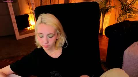 Elen  online show from June 22, 2026, 5:15 am