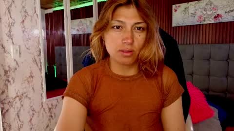 Snapshot of elena_detroya_ chatting on April 4, 2026, 12:35 pm Elena online show from April 4, 2026, 12:35 pm