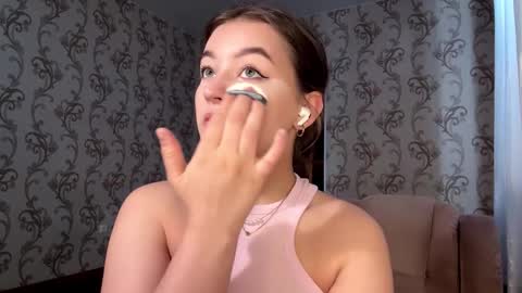 Mia online show from March 15, 2026, 1:17 pm