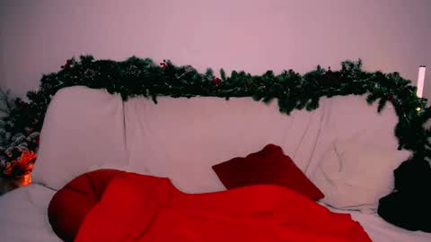 elenamonroe_ online show from December 19, 2025, 2:40 am