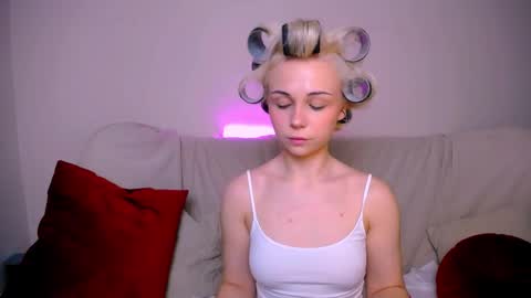 elenamonroe_ online show from February 15, 2026, 4:09 am