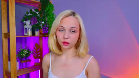 Snapshot of elenamonroe_ chatting on March 13, 2026, 4:08 am elenamonroe_ online show from March 13, 2026, 4:08 am