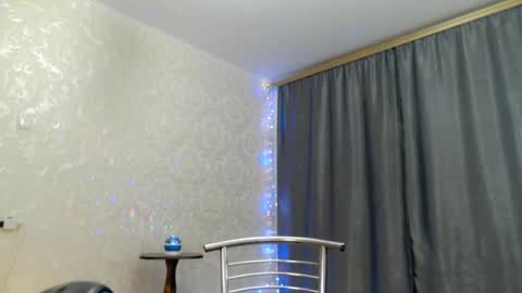 elenaza online show from December 22, 2025, 6:27 pm