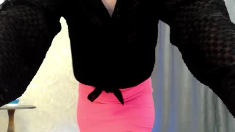 elenaza online show from April 8, 2026, 7:41 am