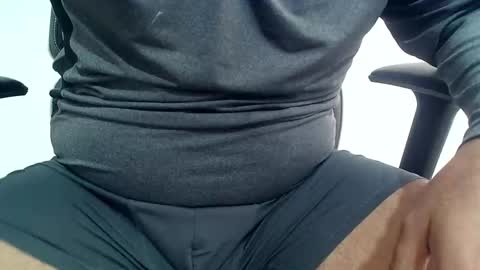 Snapshot of eleroy chatting on November 3, 2025, 5:58 pm Wife is on the other room online show from November 3, 2025, 5:58 pm