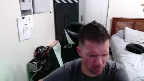 Snapshot of elevatetlb chatting on October 1, 2025, 5:24 am Walker online show from October 1, 2025, 5:24 am