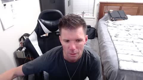 Snapshot of elevatetlb chatting on October 7, 2025, 1:14 am Walker online show from October 7, 2025, 1:14 am