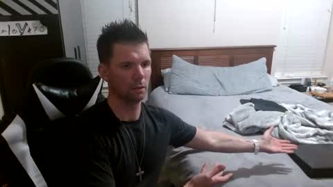 Snapshot of elevatetlb chatting on August 7, 2026, 4:14 am Walker online show from August 7, 2026, 4:14 am