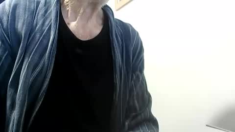 elfyonee online show from December 14, 2025, 7:14 am