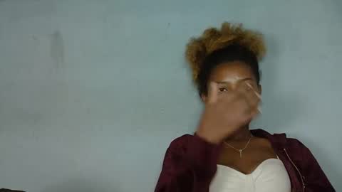 elia011 online show from February 7, 2025, 2:40 am