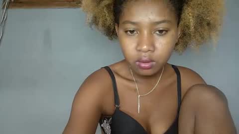 elia011 online show from February 8, 2025, 9:03 am