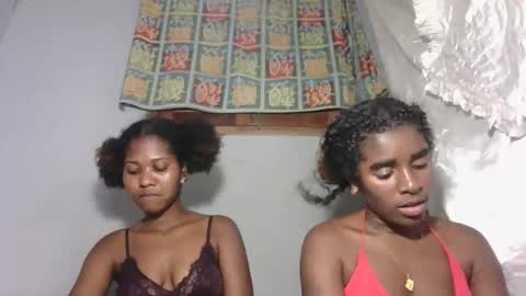 elia011 online show from November 4, 2025, 5:12 pm